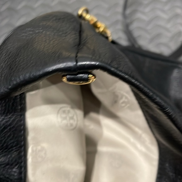 Tory Burch Large ‘Amanda’ fold over crossbody bag. - Picture 10 of 12